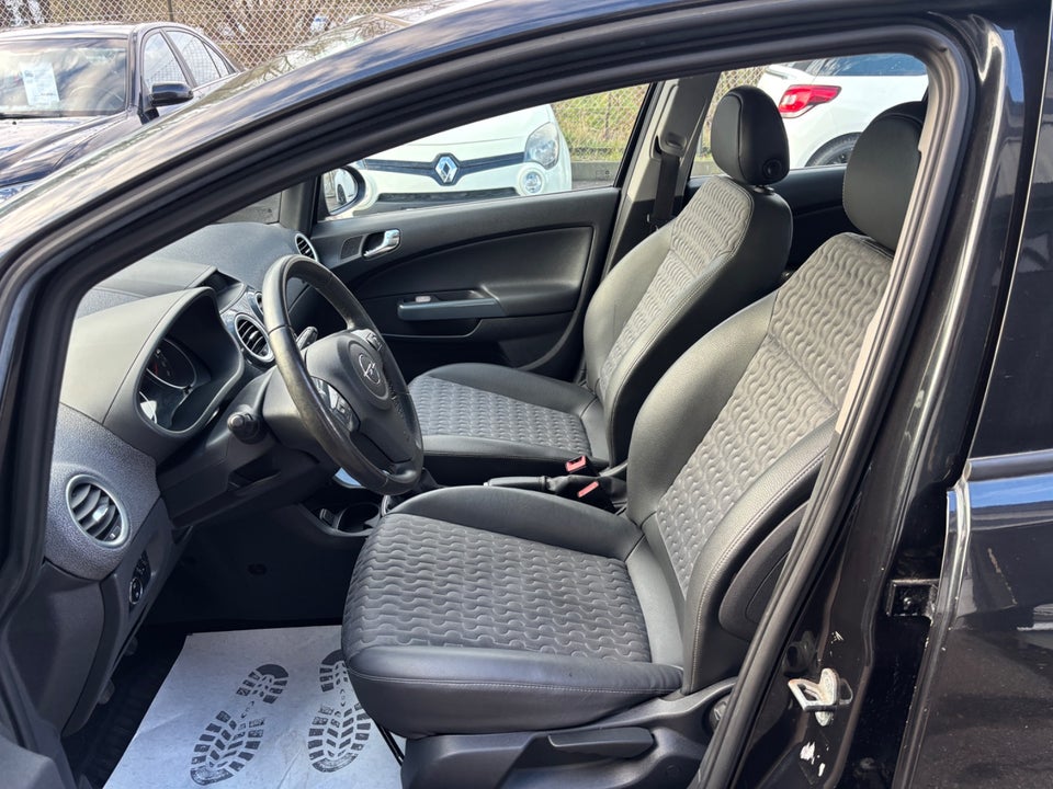 Opel Corsa 1,2 16V Cosmo 5d