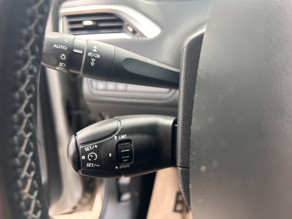 Peugeot 208 1,6 BlueHDi 100 Active 5d