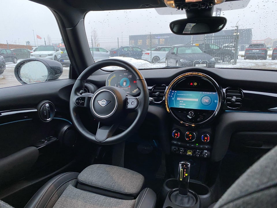 MINI Cooper SE Essential 3d