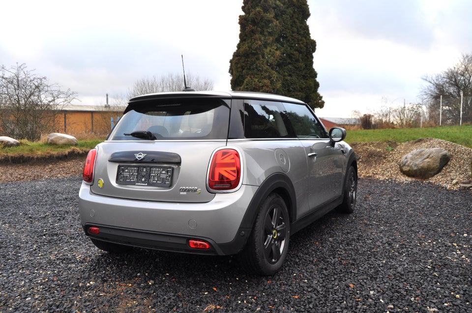 MINI Cooper SE Essential 3d