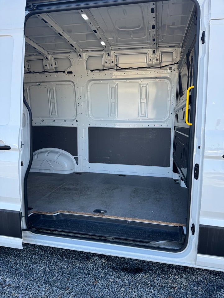 VW Crafter 35 2,0 TDi 177 Kassevogn L3H3