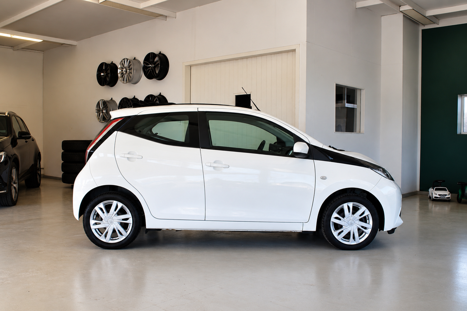 Toyota Aygo 1,0 VVT-i x-wave Sky 5d