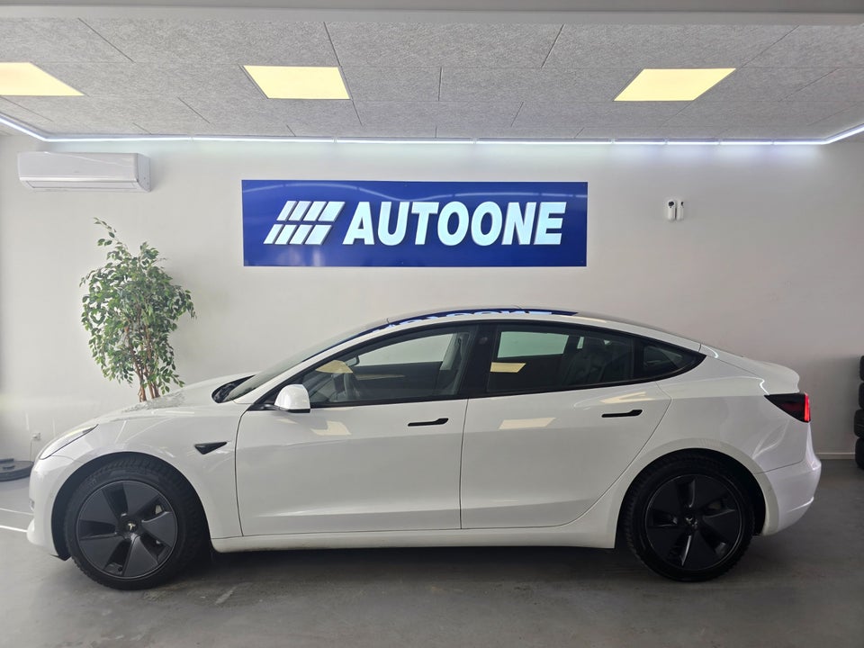 Tesla Model 3 Long Range AWD 4d