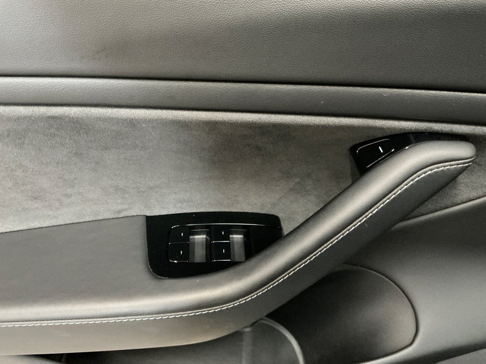 Tesla Model 3 Long Range AWD 4d