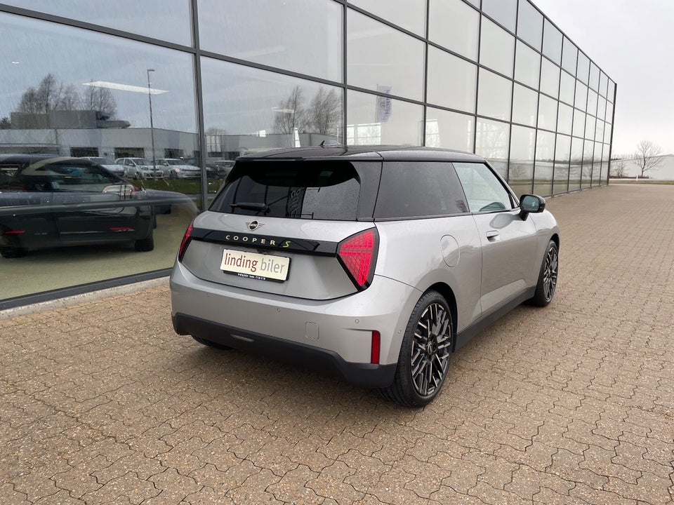 MINI Cooper SE Favoured Trim XL 3d