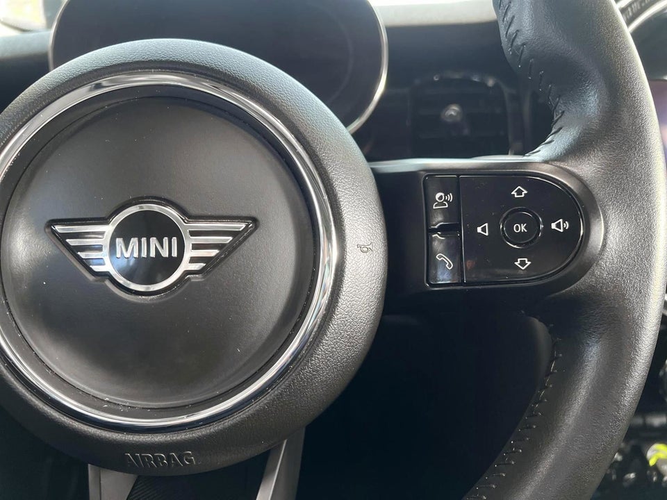 MINI Cooper SE Camden 3d