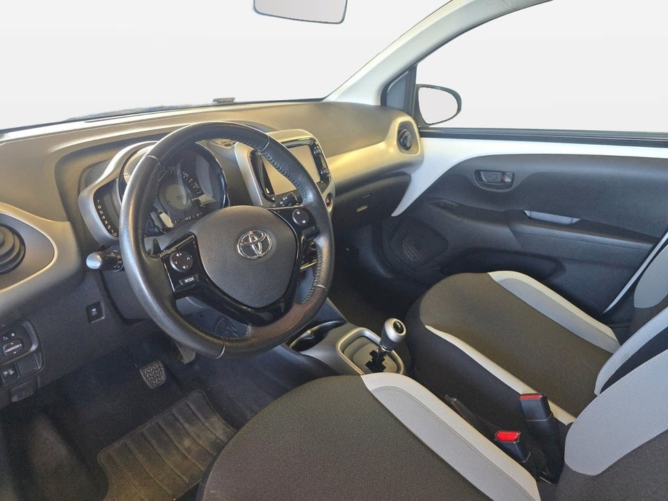 Toyota Aygo 1,0 VVT-i x-press x-shift 5d