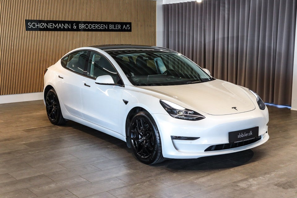 Tesla Model 3 Long Range AWD 4d