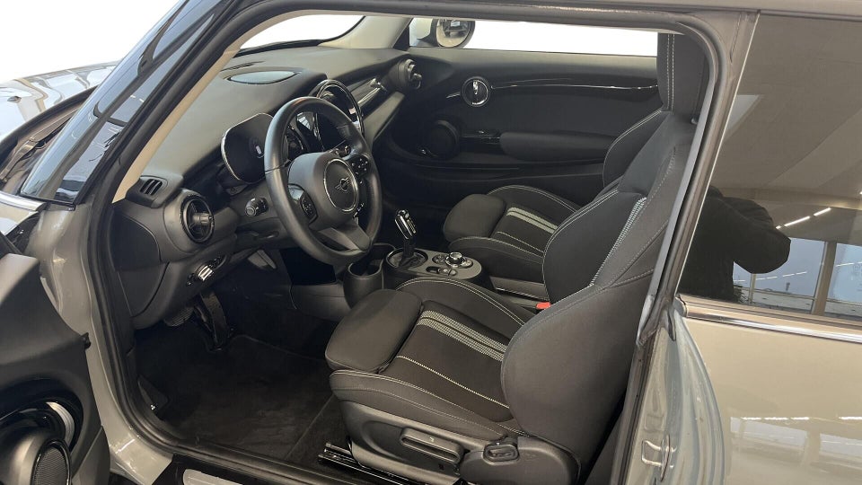 MINI Cooper SE Essential 3d