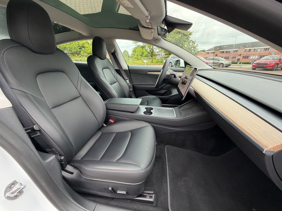 Tesla Model 3 RWD 4d