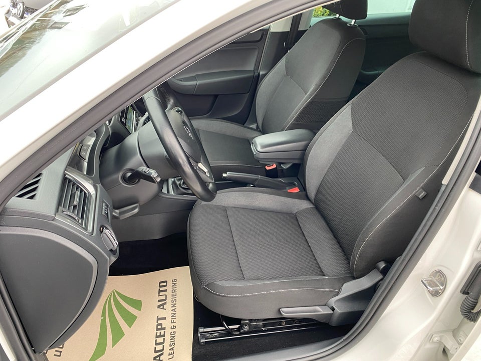 Skoda Rapid 1,6 TDi 105 Ambition Spaceback 5d