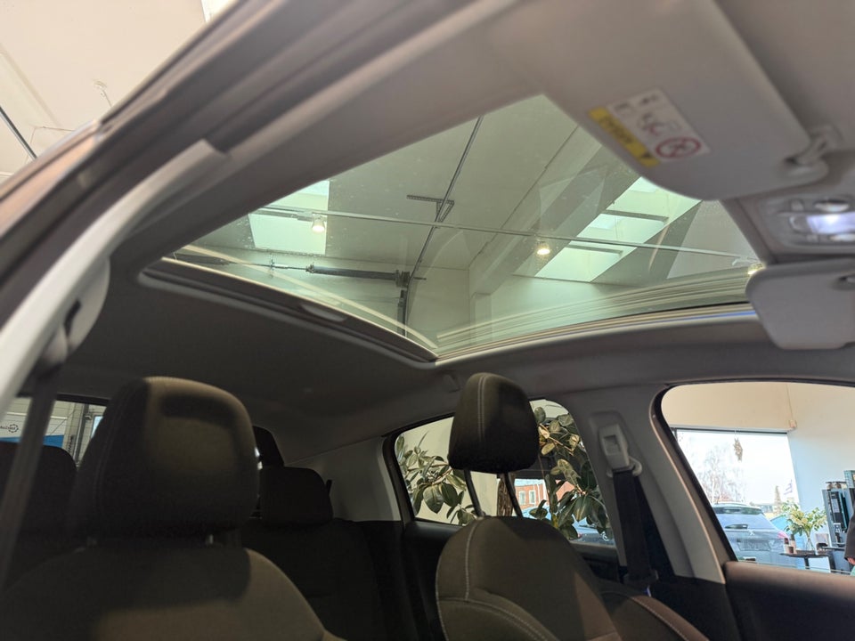 Peugeot 208 1,2 VTi Allure Sky 5d