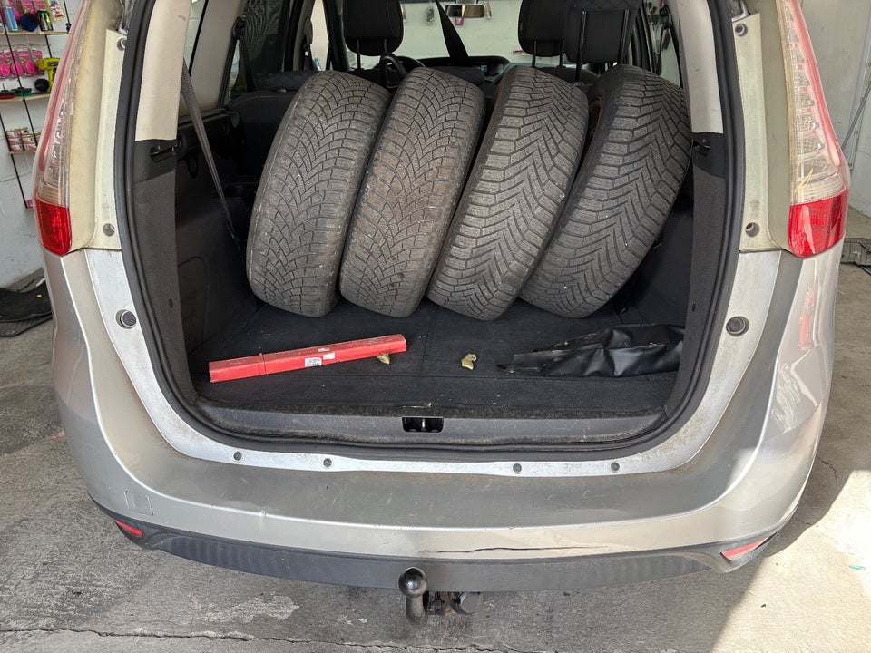 Renault Grand Scenic III 1,9 dCi 130 Dynamique 7prs 5d