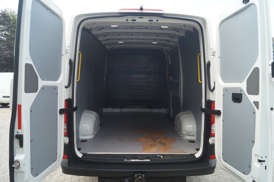 VW Crafter 30 2,0 TDi 102 Kassevogn L3H2