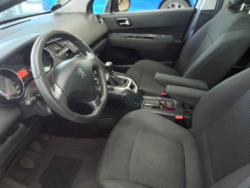 Peugeot 5008 1,6 HDi 114 Style 7prs 5d