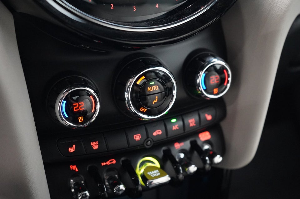 MINI Cooper SE Electric Trim 3d