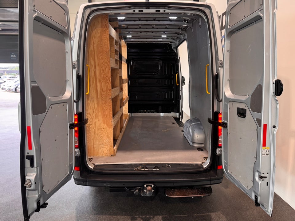 VW Crafter 35 2,0 TDi 140 Kassevogn L3H2 aut.