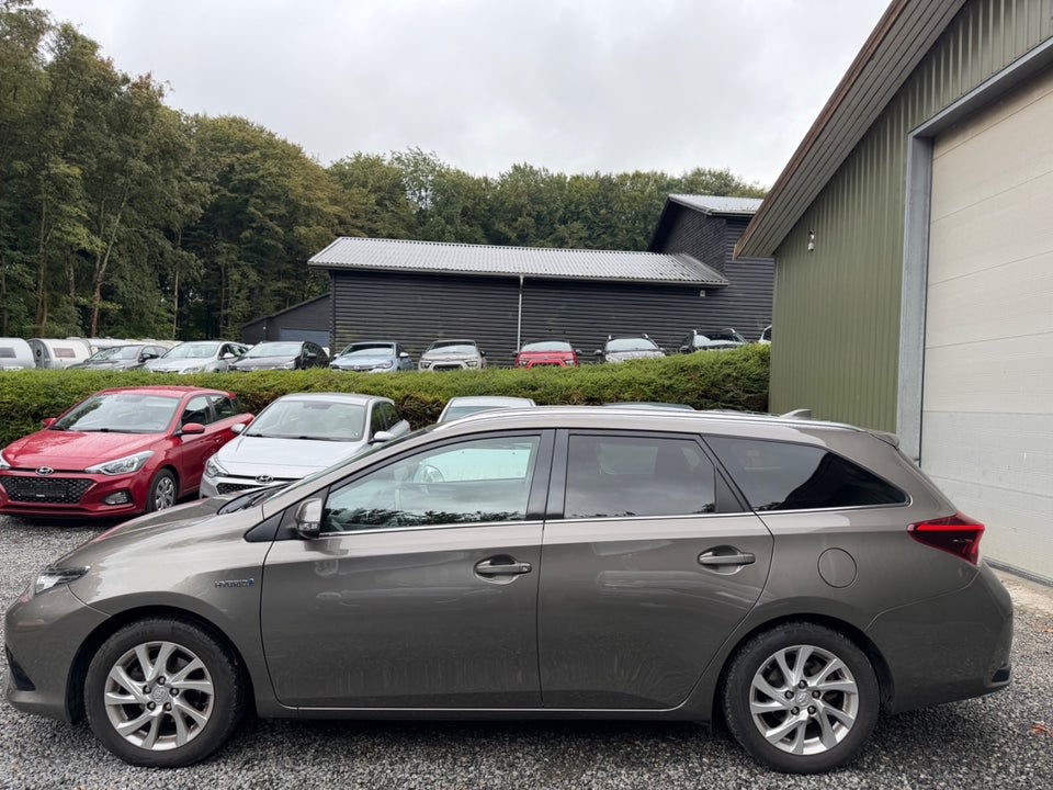 Toyota Auris 1,8 Hybrid H2 Comfort CVT 5d