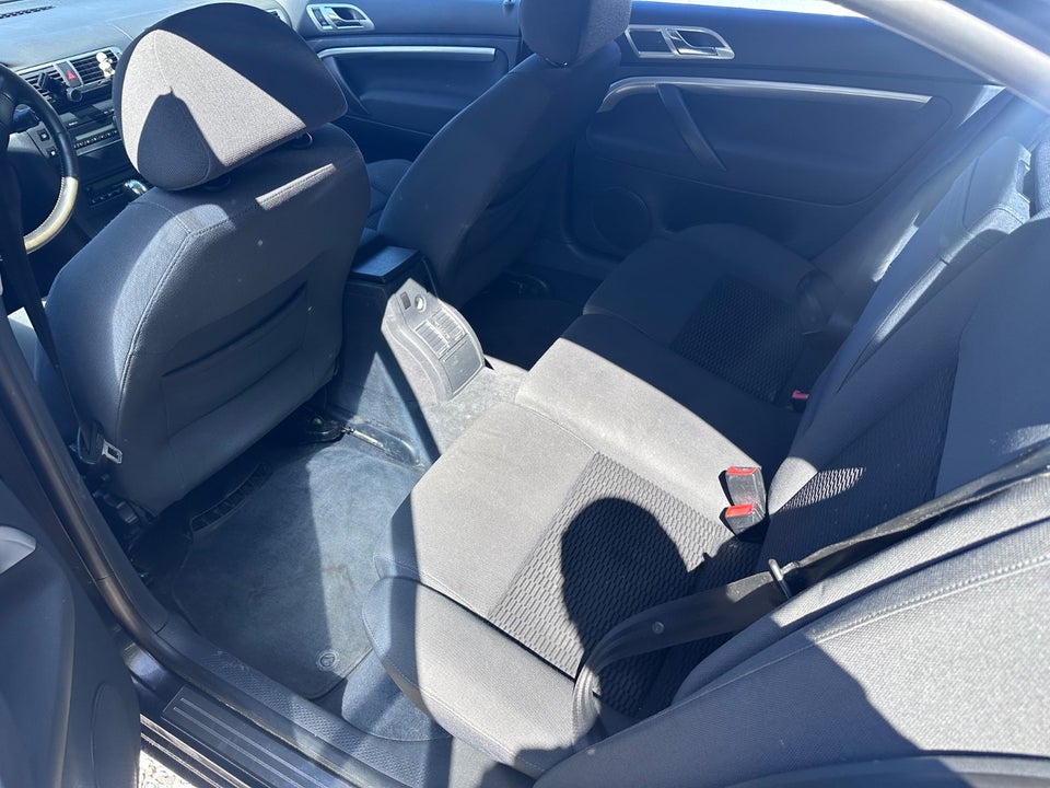 Skoda Superb 2,0 TDi Comfort 4d