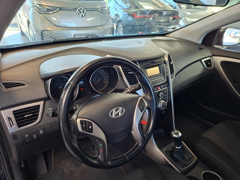 Hyundai i30 1,6 CRDi 110 Comfort CW Eco 5d