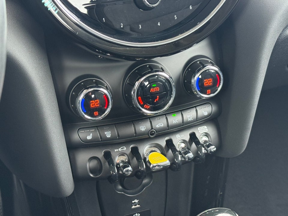 MINI Cooper SE Essential 3d