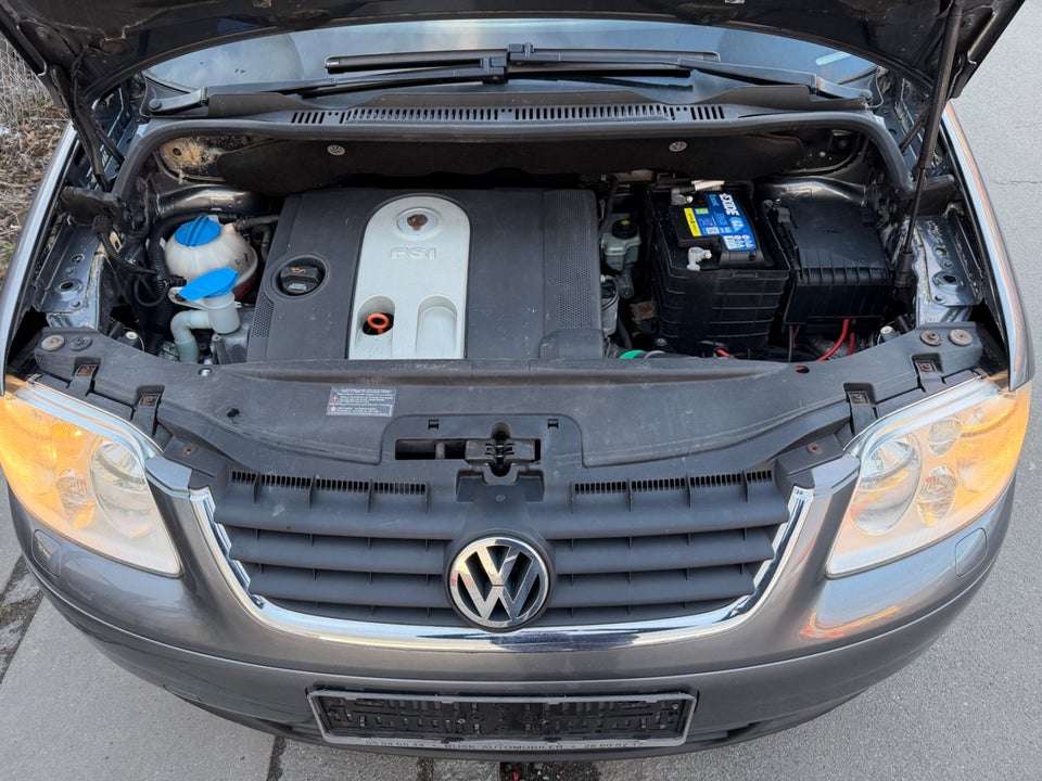 VW Touran 1,6 FSi Highline 5d