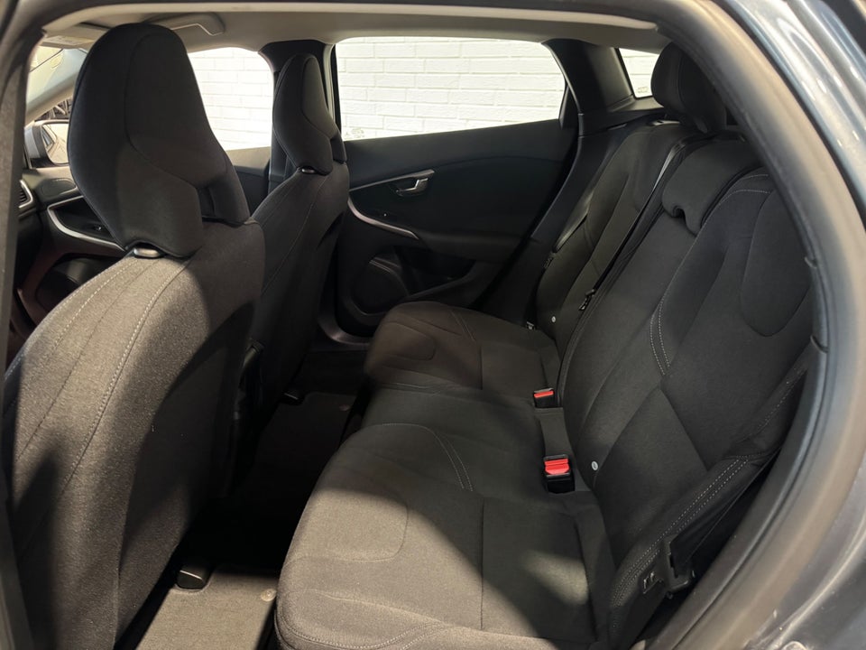 Volvo V40 2,0 D2 120 Kinetic 5d