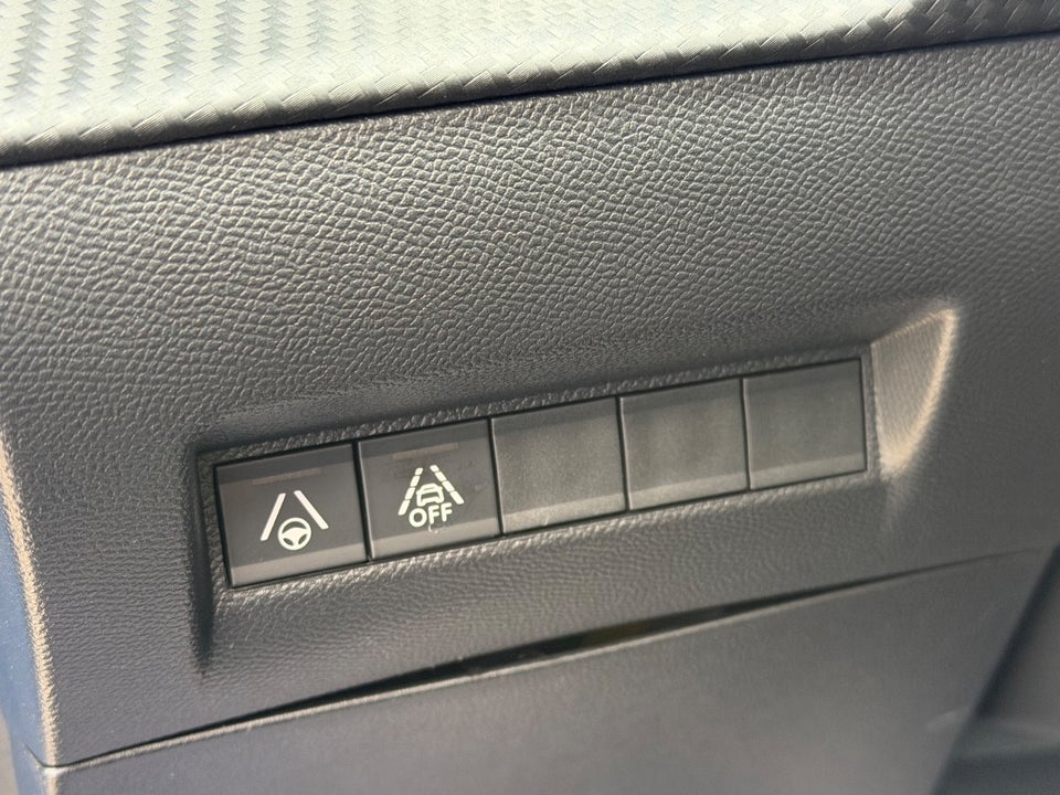 Peugeot e-208 50 GT 5d