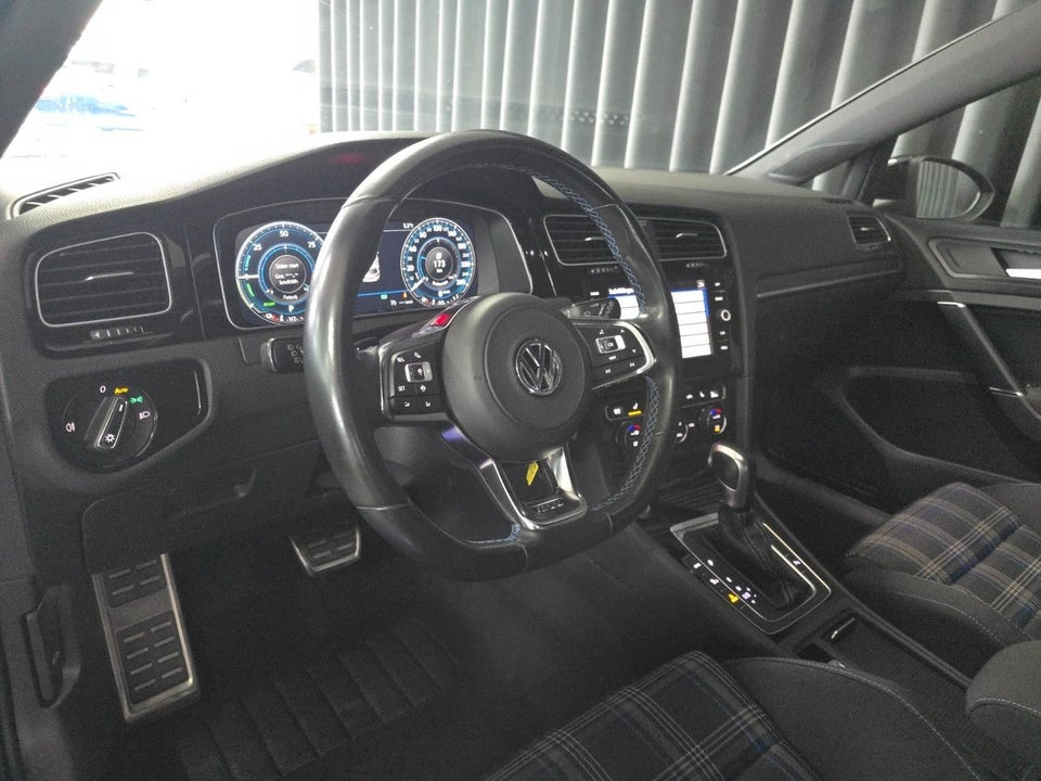 VW Golf VII 1,4 GTE DSG 5d