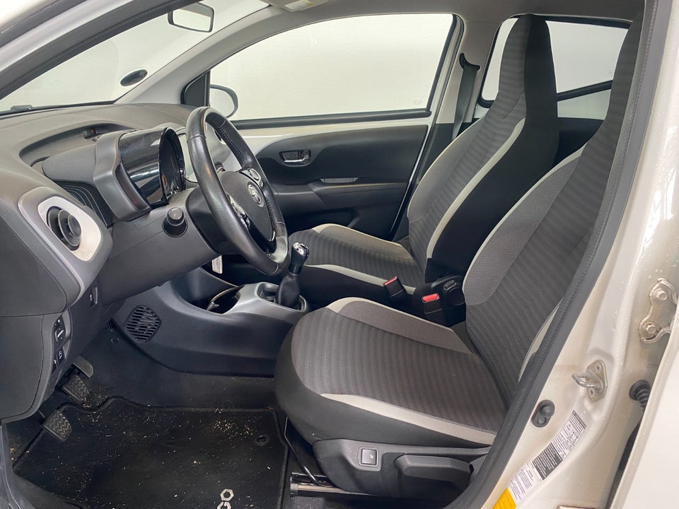 Toyota Aygo 1,0 VVT-i x-press 5d