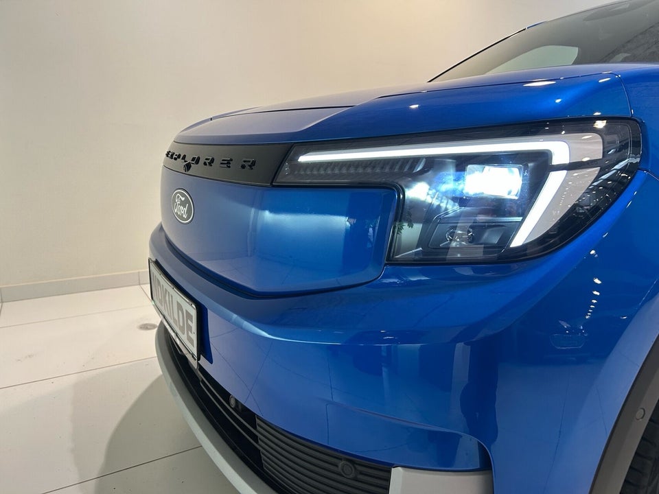 Ford Explorer 77 Premium Extended Range 5d