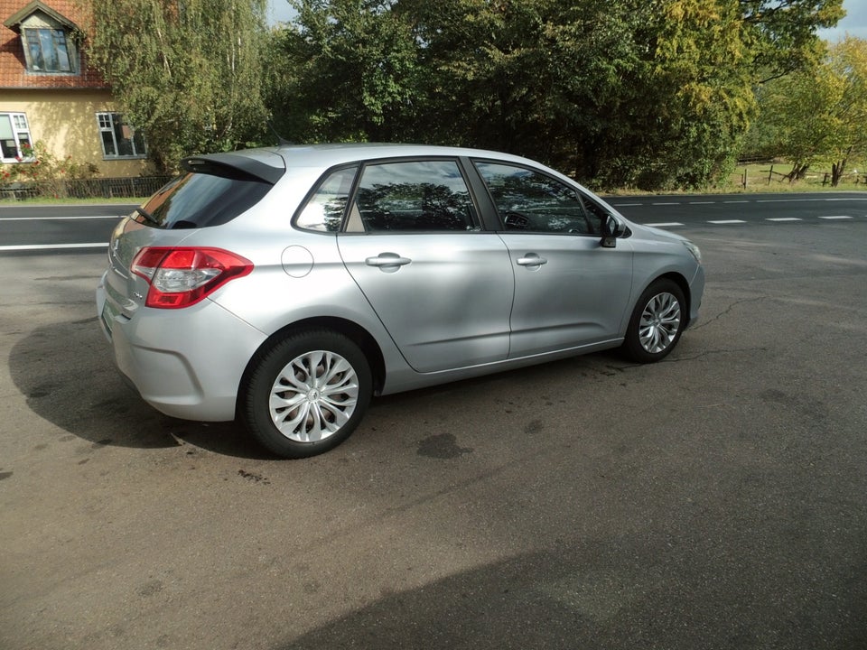 Citroën C4 1,6 VTi 120 Attraction 5d