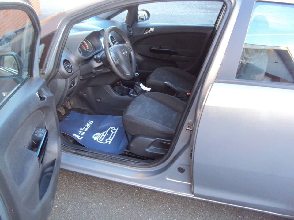 Opel Corsa 1,2 16V Cosmo 5d