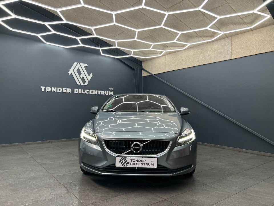 Volvo V40 2,0 D3 150 Momentum aut. 5d