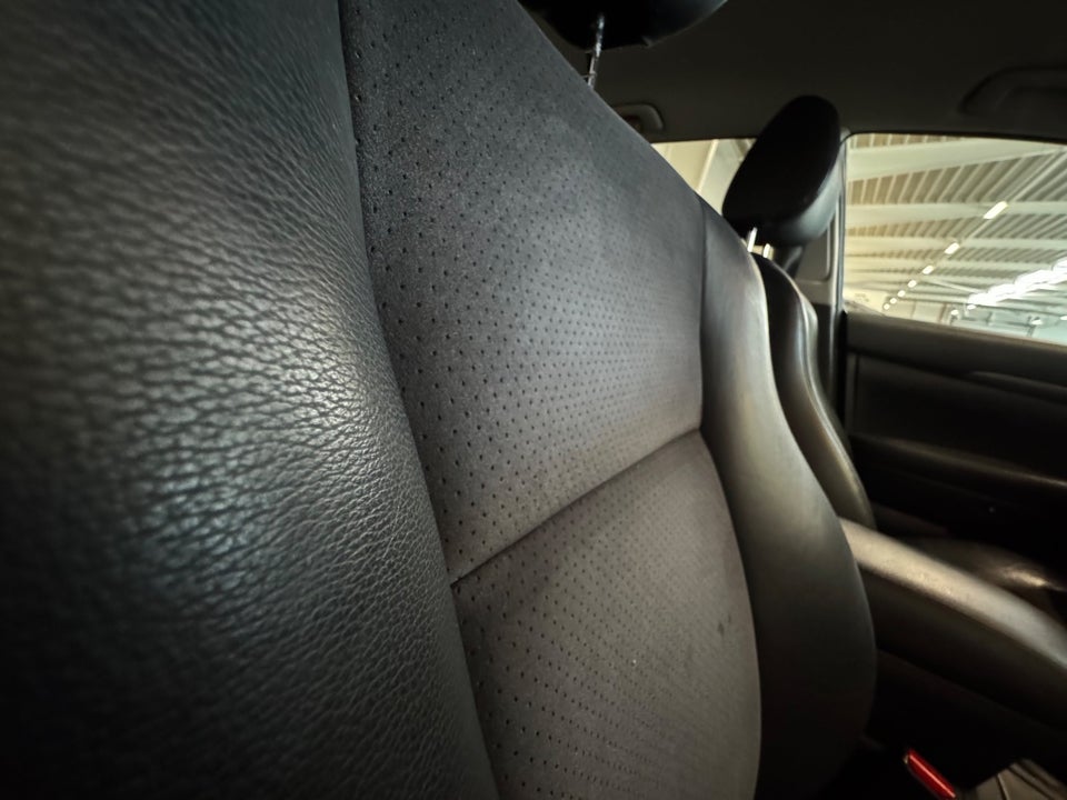 Toyota Avensis 2,2 D-CAT 177 Executive stc. 5d