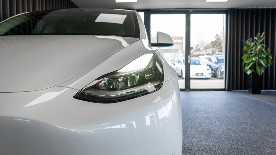 Tesla Model Y Long Range AWD 5d