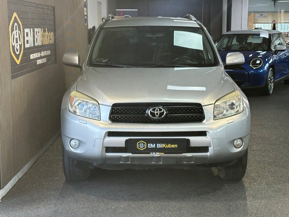 Toyota RAV4 2,2 D-4D 136 4x4 Van 5d