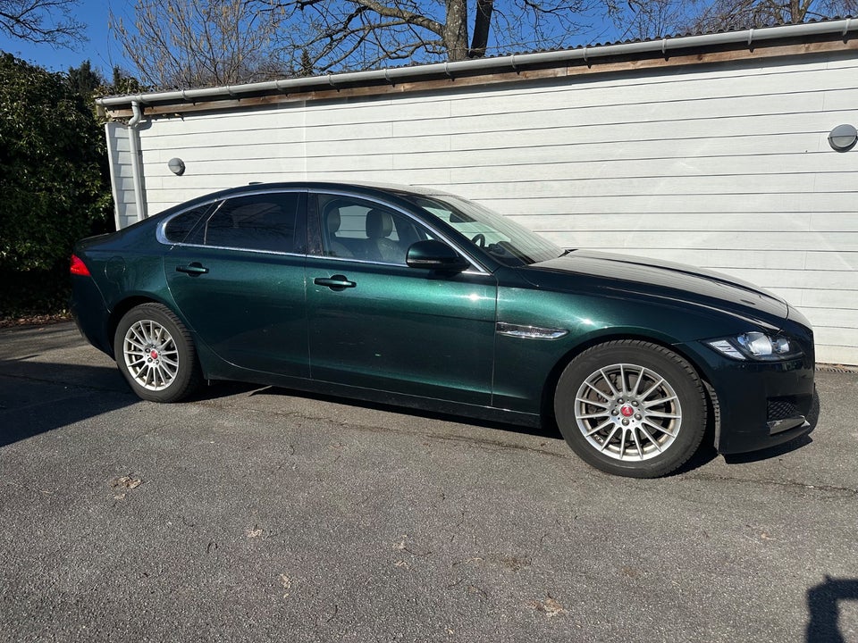 Jaguar XF 2,0 D180 Prestige 4d