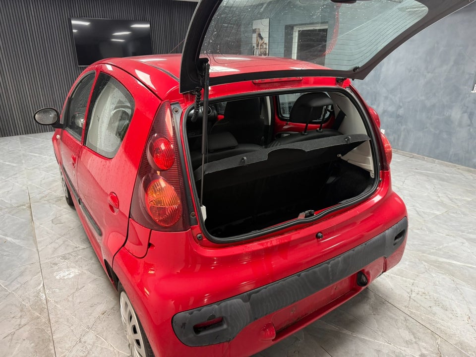 Peugeot 107 1,0 Champion 5d