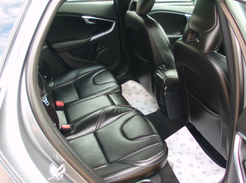Volvo V40 2,0 D3 150 Momentum aut. 5d