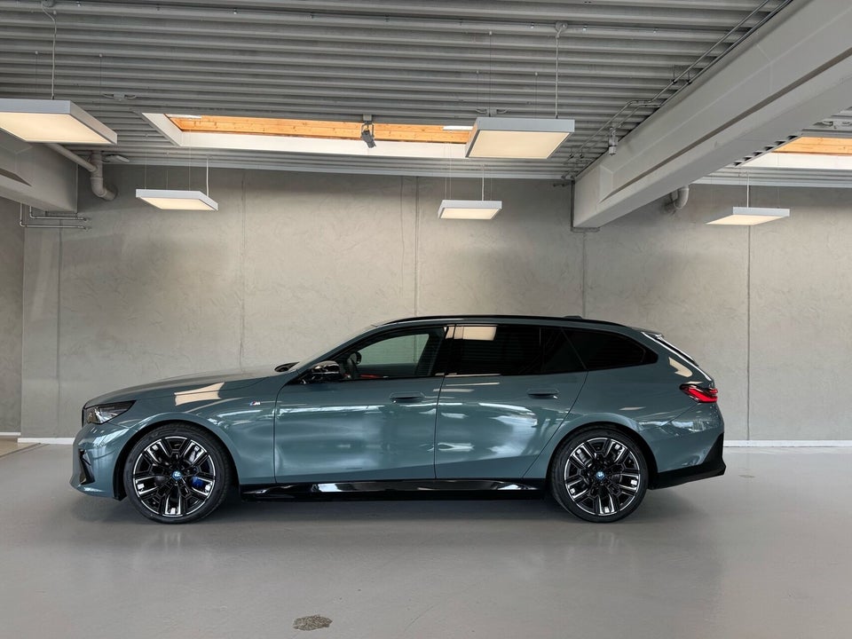 BMW i5 M60 Touring xDrive 5d