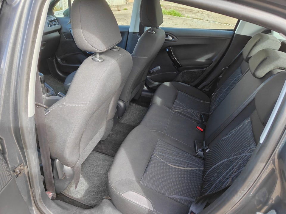 Peugeot 208 1,2 VTi Active Motion 5d