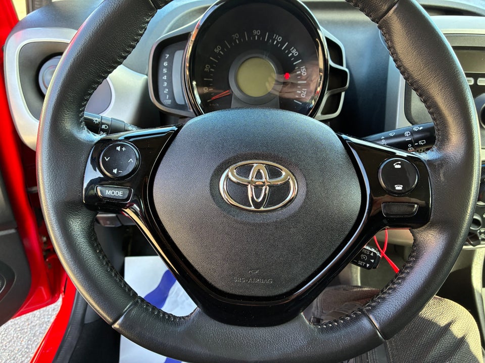 Toyota Aygo 1,0 VVT-i x-play 5d