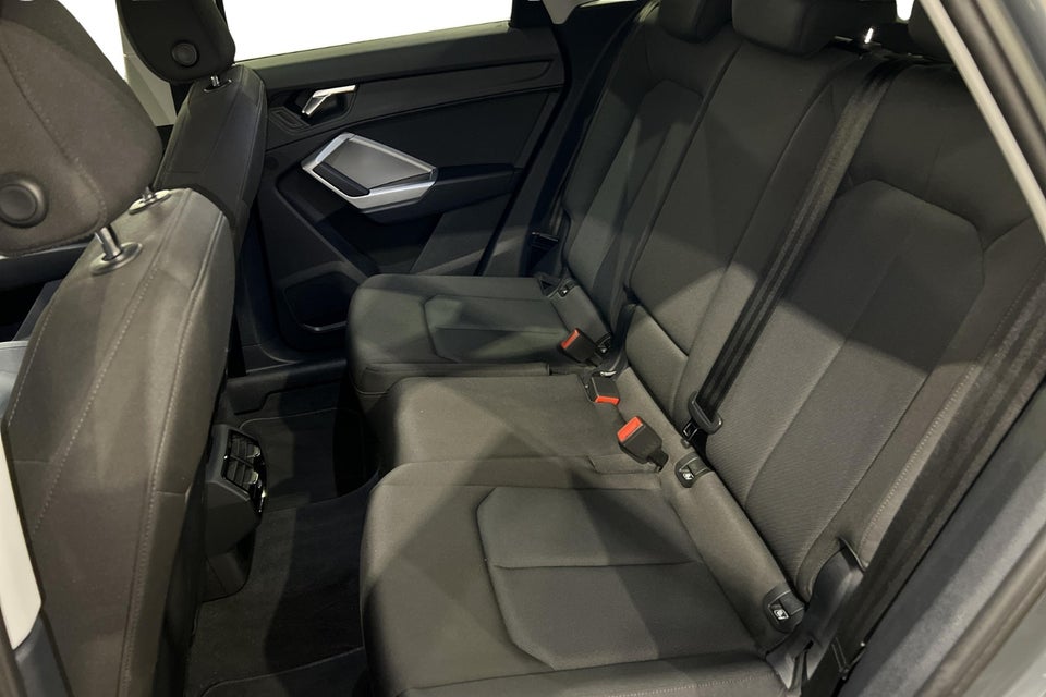 Audi Q3 45 TFSi e Attitude plus S-tr. 5d