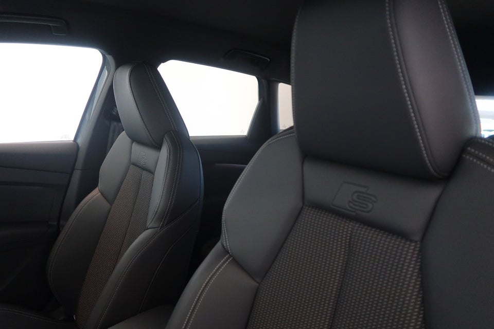 Audi Q4 e-tron 40 S-line 5d