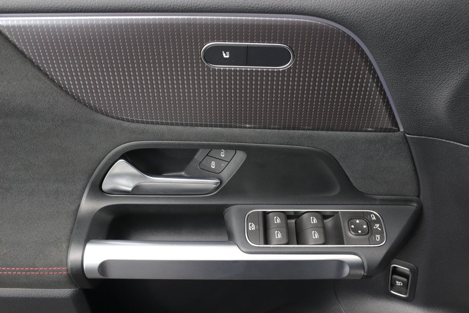 Mercedes EQB250 AMG Line 5d