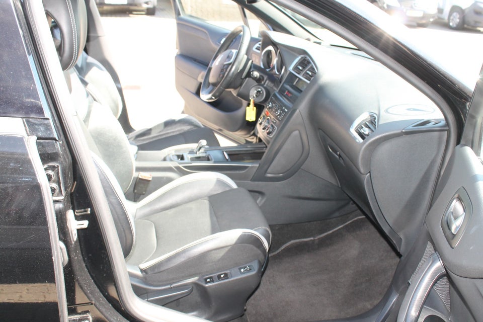 Citroën DS4 1,6 e-HDi 112 Style E6G 5d