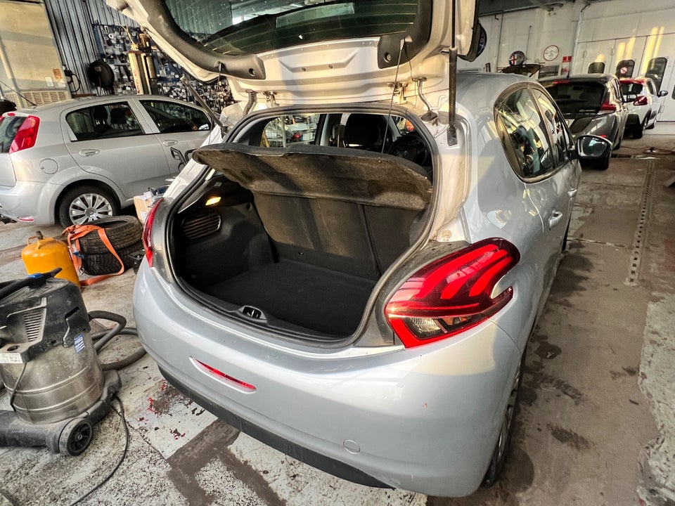 Peugeot 208 1,6 BlueHDi 100 Active 5d