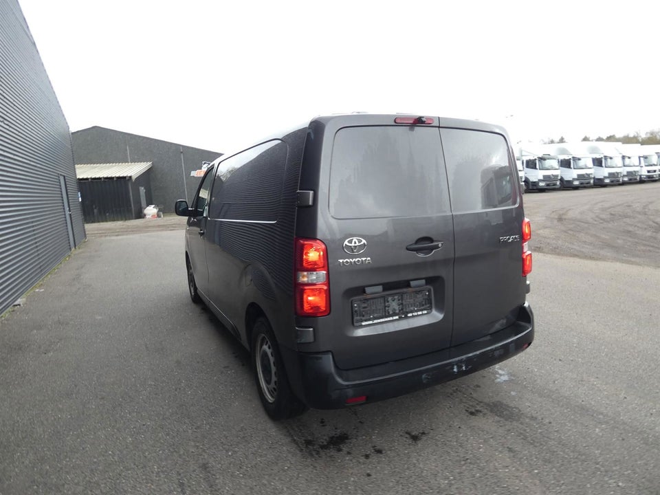 Toyota ProAce 2,0 D 120 Medium Comfort 5d