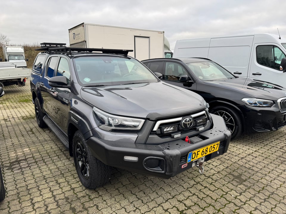 Toyota HiLux 2,8 D T4 Invincible Db.Kab aut. 4d